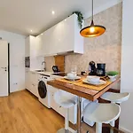 Apartment Sam - In The Center *